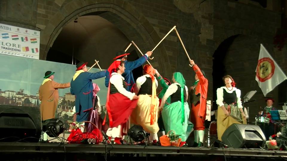 Coreografia di ballo (Arlecchino Bergamasco)